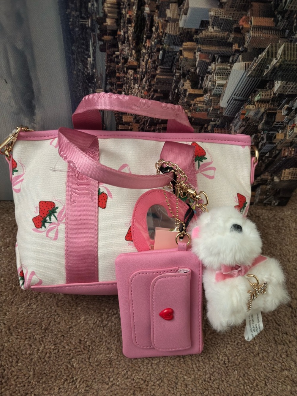Juicy couture strawberry Handbag with three charms NWT - Picture 4 of 6